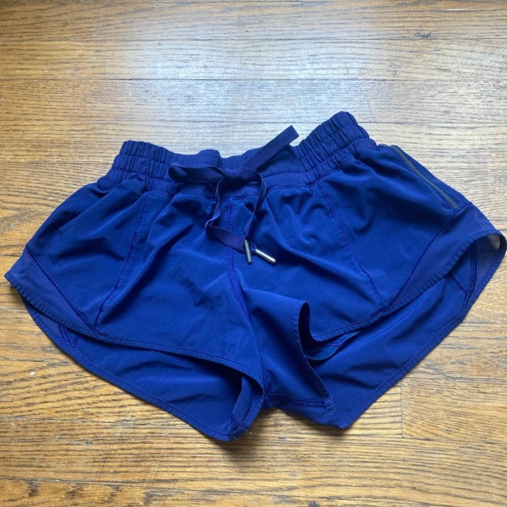 Lululemon Navy Hotty Hots size 4 2.5